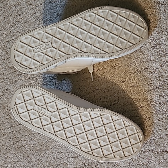 Valentino One Stud Sneaker - Picture 4 of 6